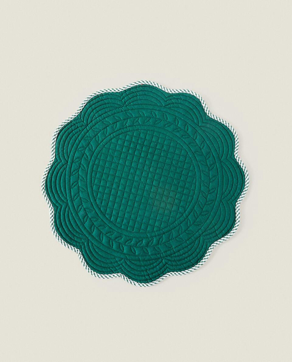 SCALLOPED COTTON CHRISTMAS PLACEMAT