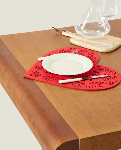 CHRISTMAS HEART FELT PLACEMAT