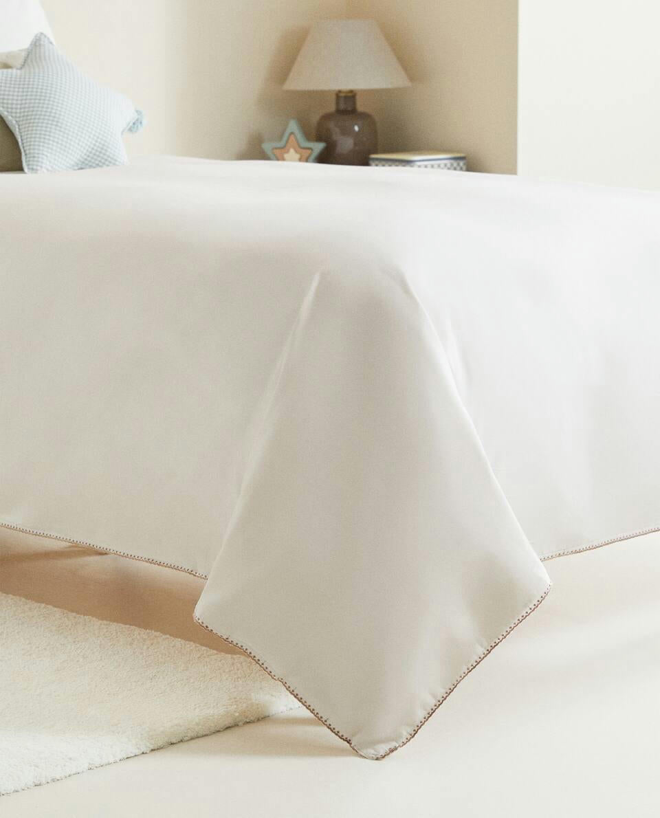 FITTED SHEET WITH TOPSTITCHING