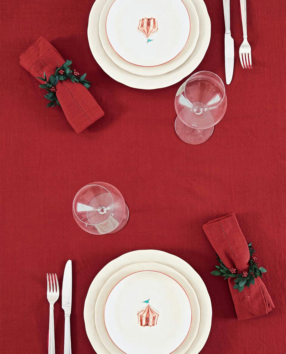 HEMSTITCHED CHRISTMAS TABLECLOTH