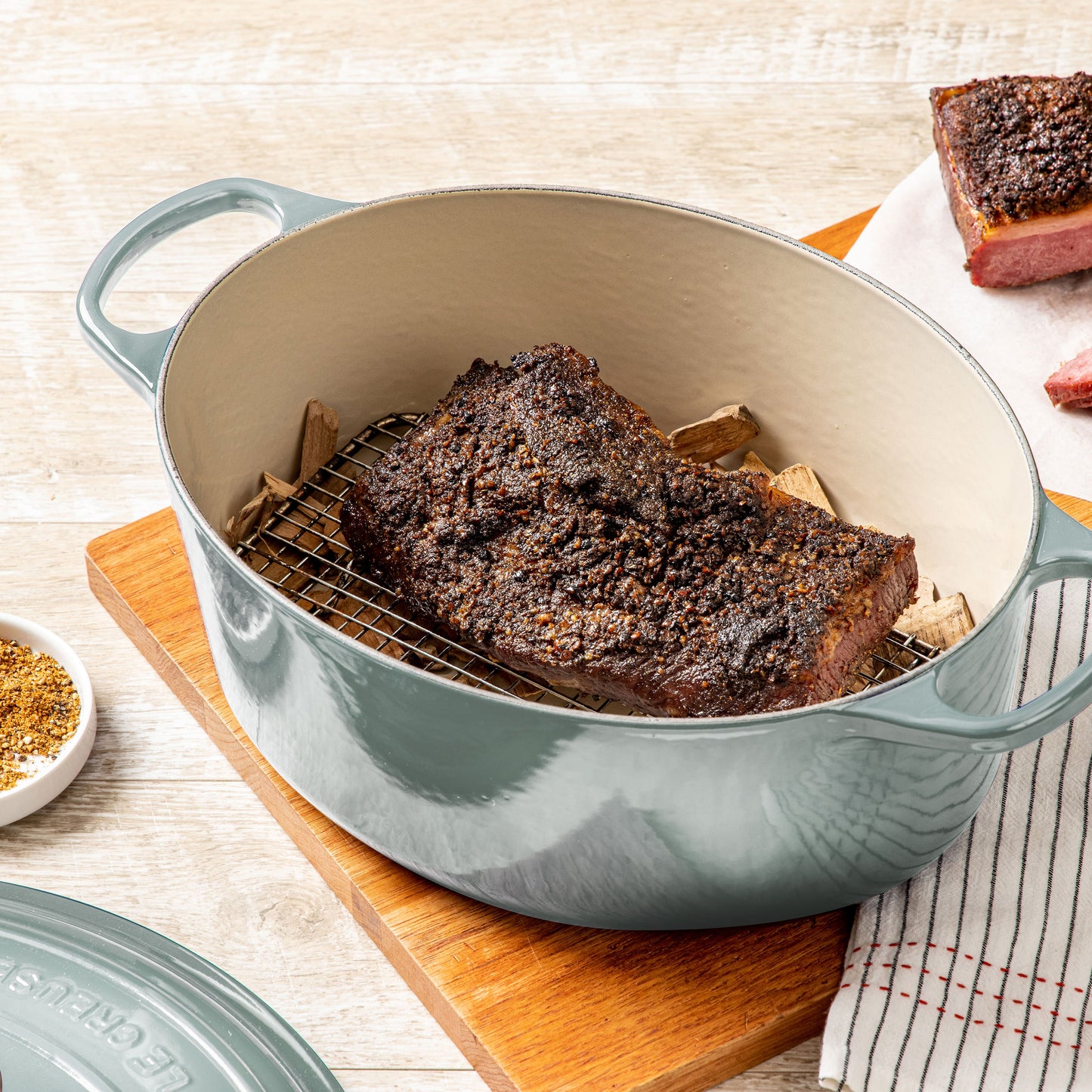 Signature Cast Iron 15.5-quart Sea Salt Oval Dutch Oven