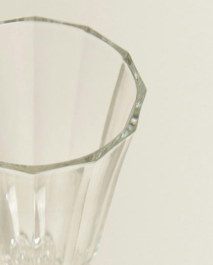 RAISED FACETED WINE GLASS