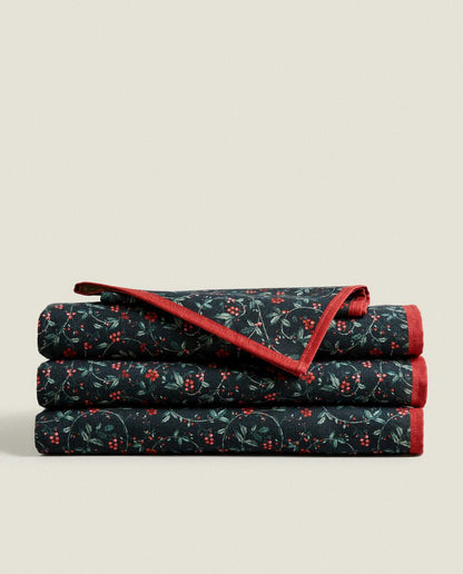 COTTON CHRISTMAS VINE TABLECLOTH