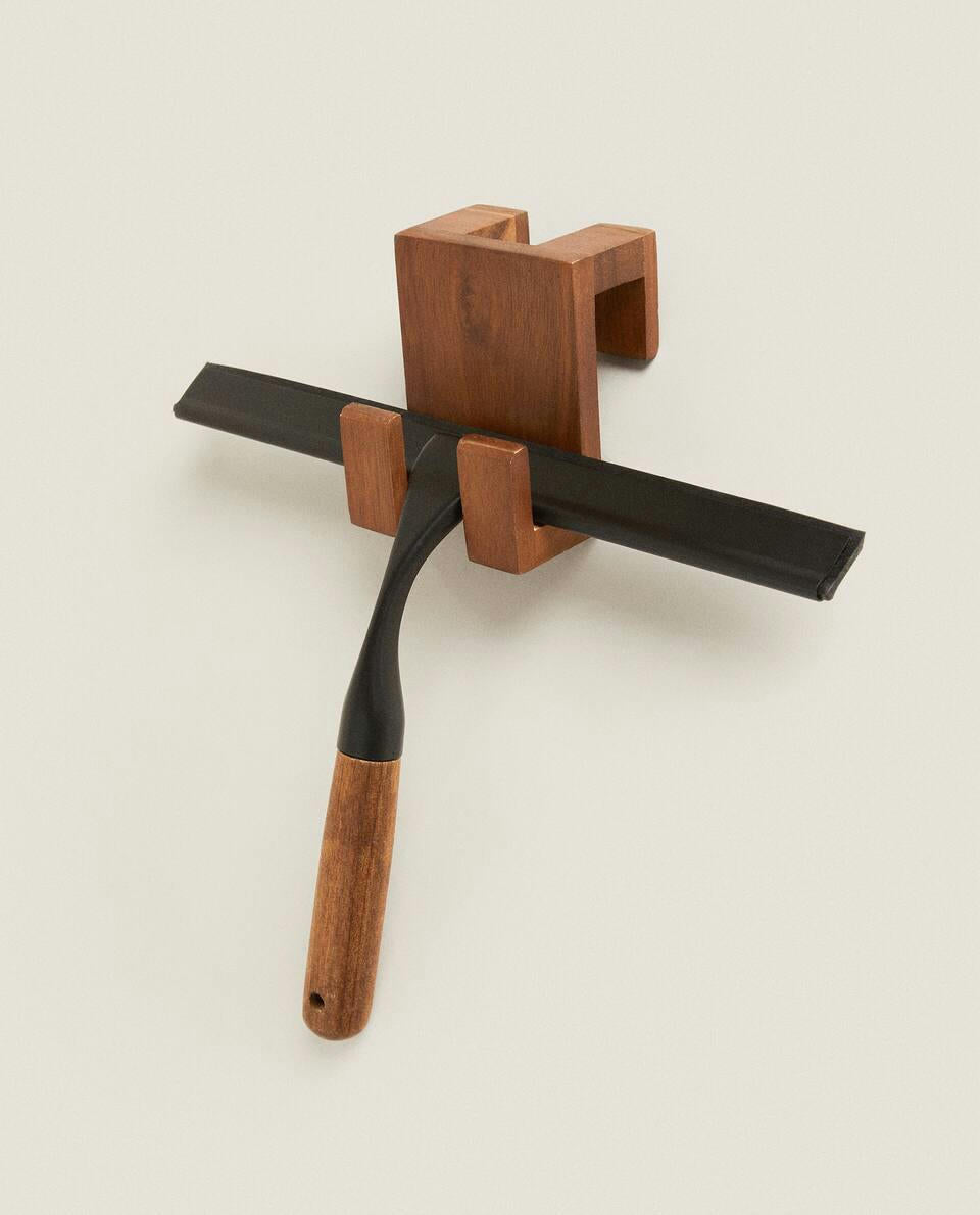 GLASS CLEANER ACCESSORY