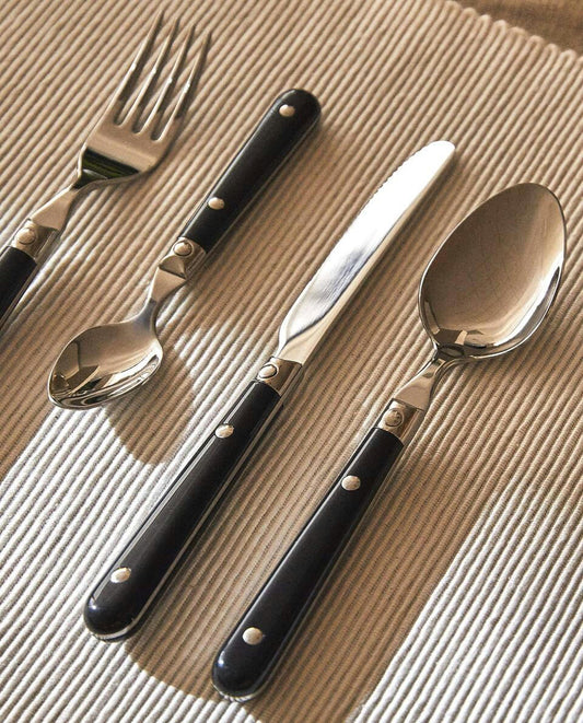 BLACK CUTLERY SET (4 PIECES)