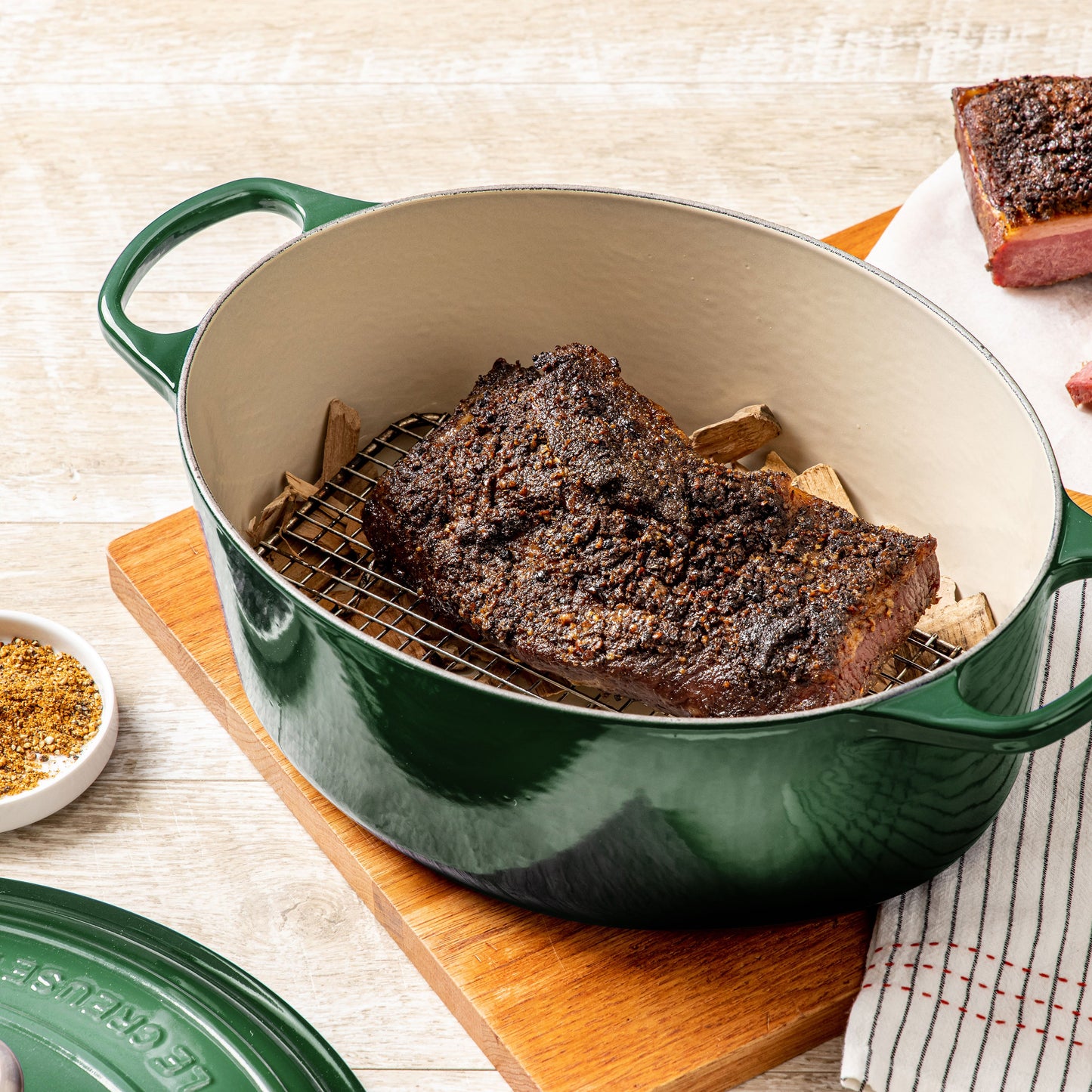 Signature Cast Iron 15.5-quart Artichaut Oval Dutch Oven