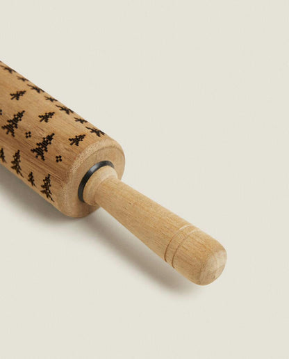 ACACIA ROLLING PIN WITH RAISED CHRISTMAS DESIGN