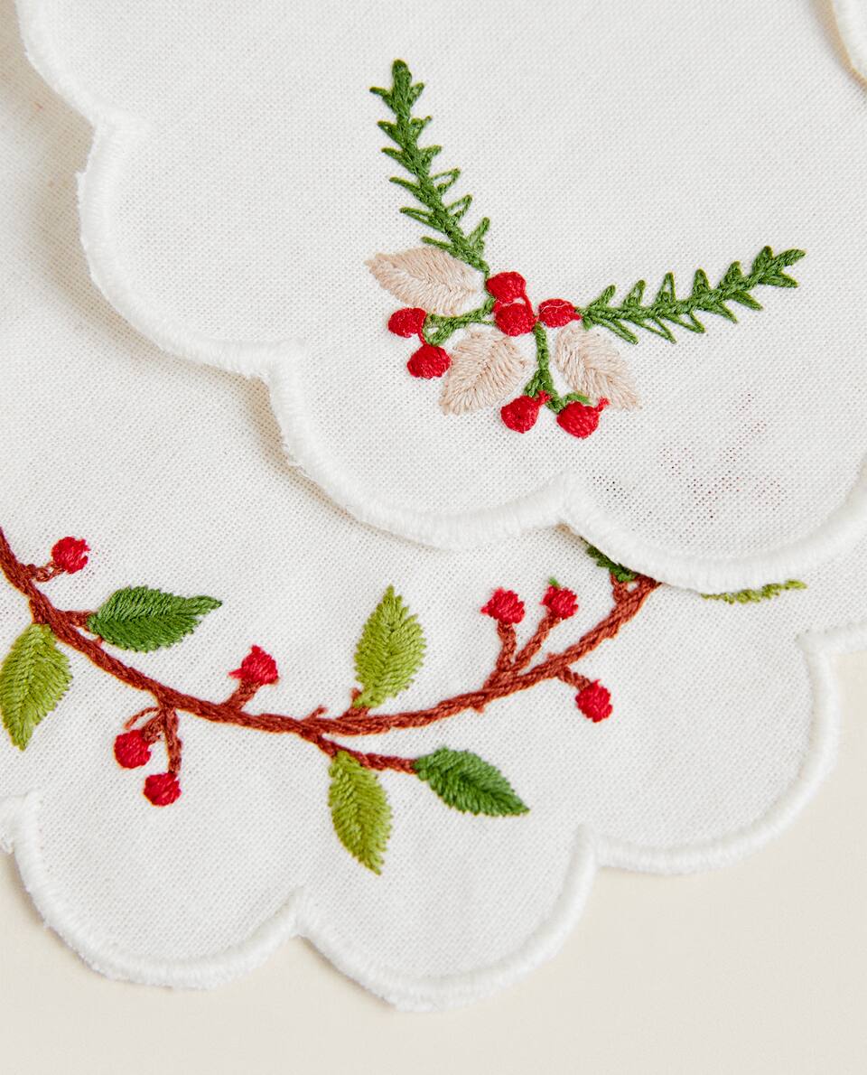 PACK OF EMBROIDERED CHRISTMAS COASTERS (PACK OF 4)