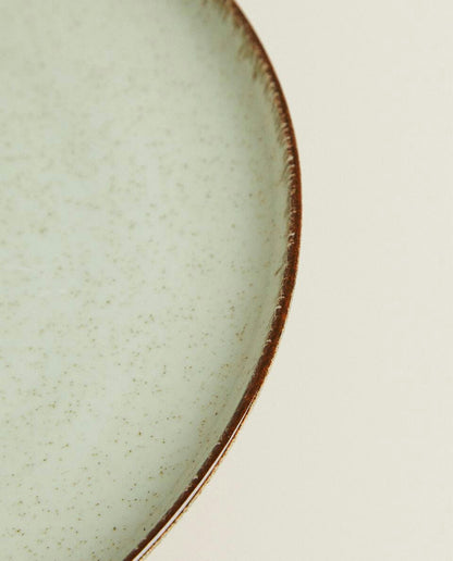 PORCELAIN TABLEWARE WITH ANTIQUE FINISH RIM