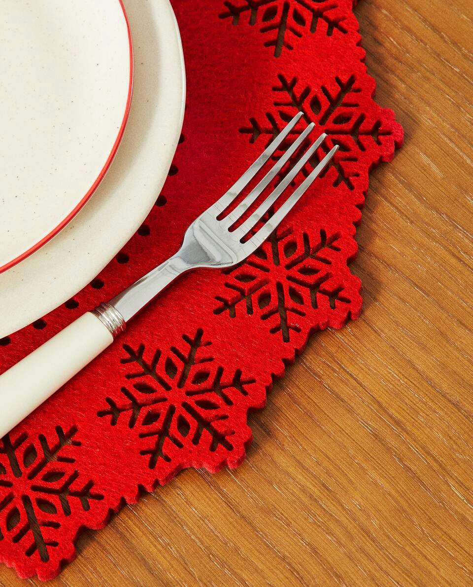 CHRISTMAS SNOWFLAKE FELT PLACEMAT