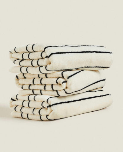 TOWEL WITH IRREGULAR STRIPE DETAIL