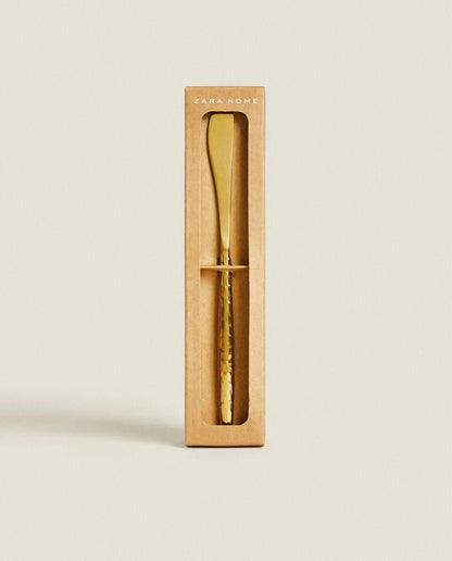 BOX OF 4 KNIVES WITH HAMMERED HANDLE