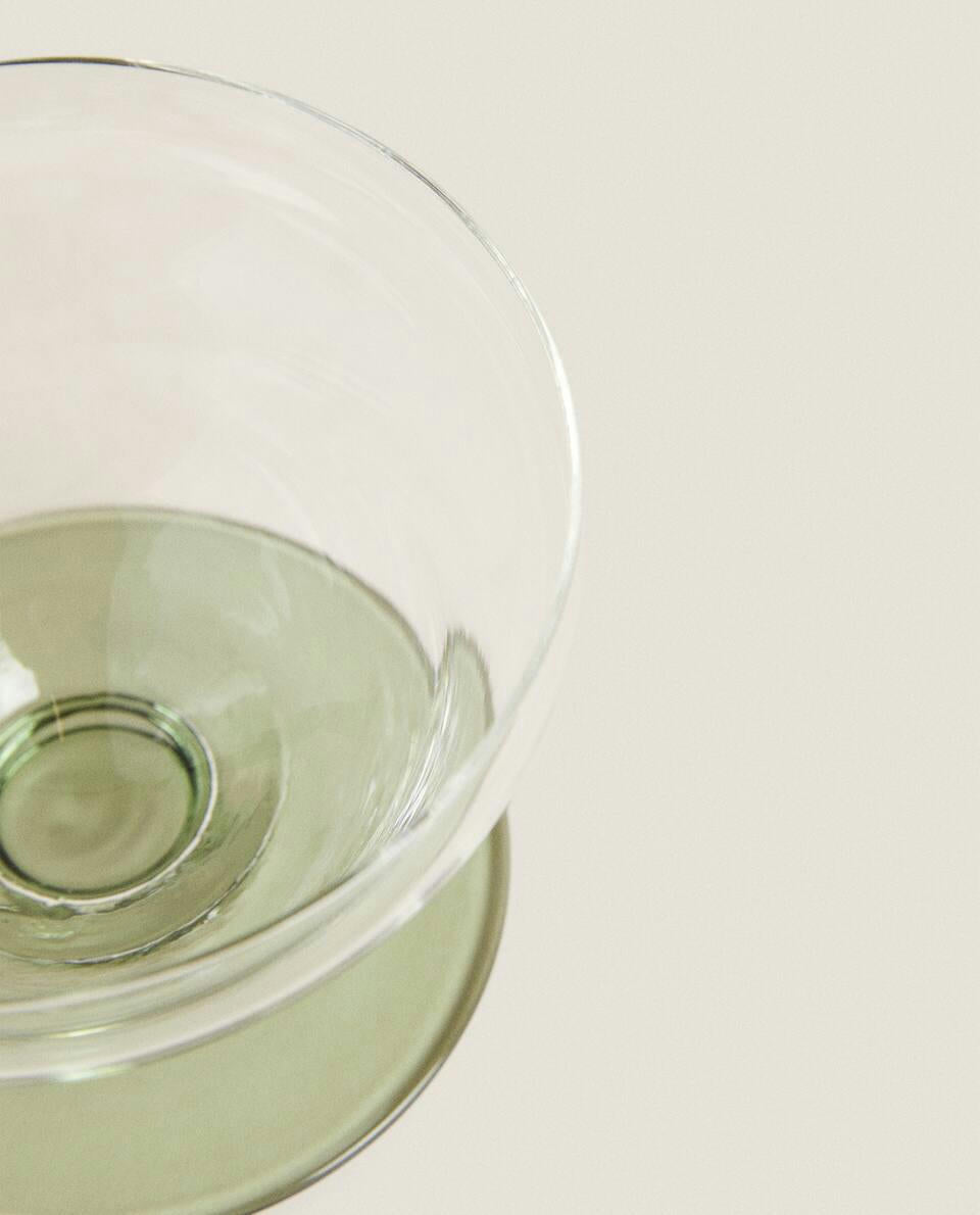 ICE-CREAM CUP WITH A COLOURED BASE