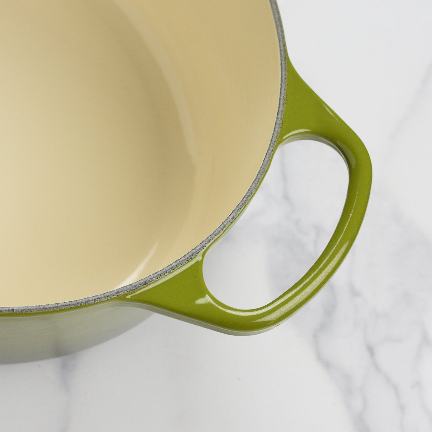 Signature Cast Iron 6.75-quart Olive Oval Dutch Oven