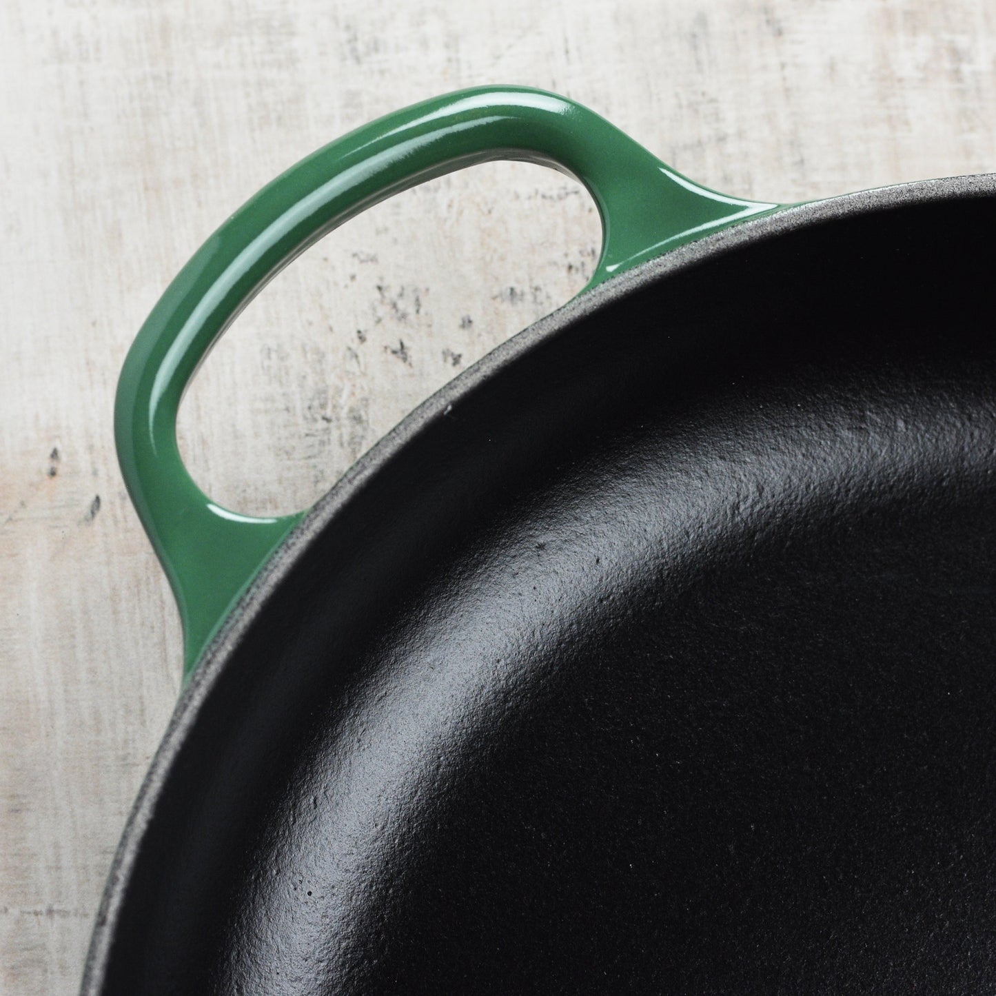 Cast Iron 10.25-inch Artichaut Fry Pan with Wood Handle