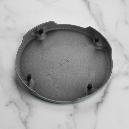 Signature Cast Iron 8.8-inch Sea Salt Round Trivet