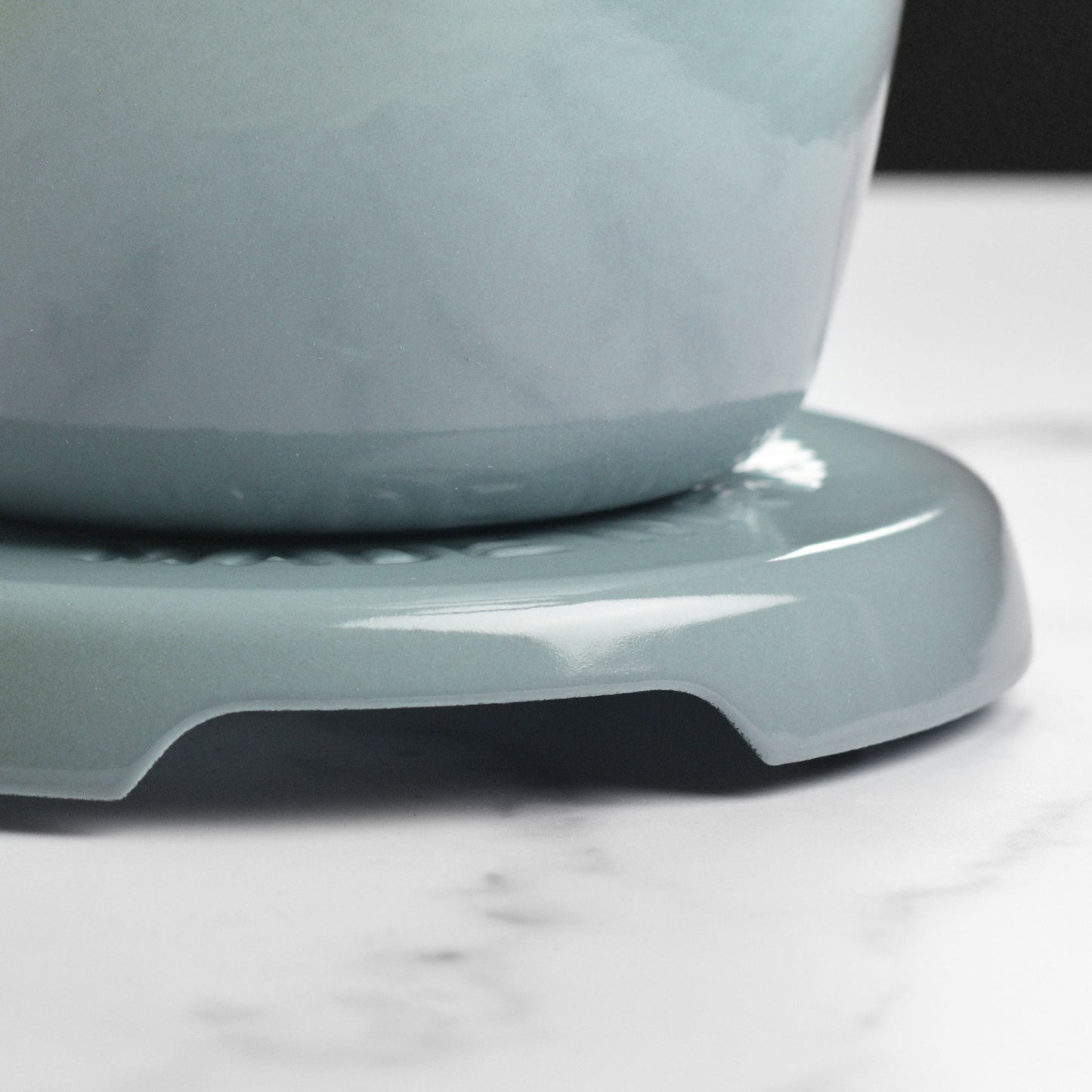 Signature Cast Iron 8.8-inch Sea Salt Round Trivet