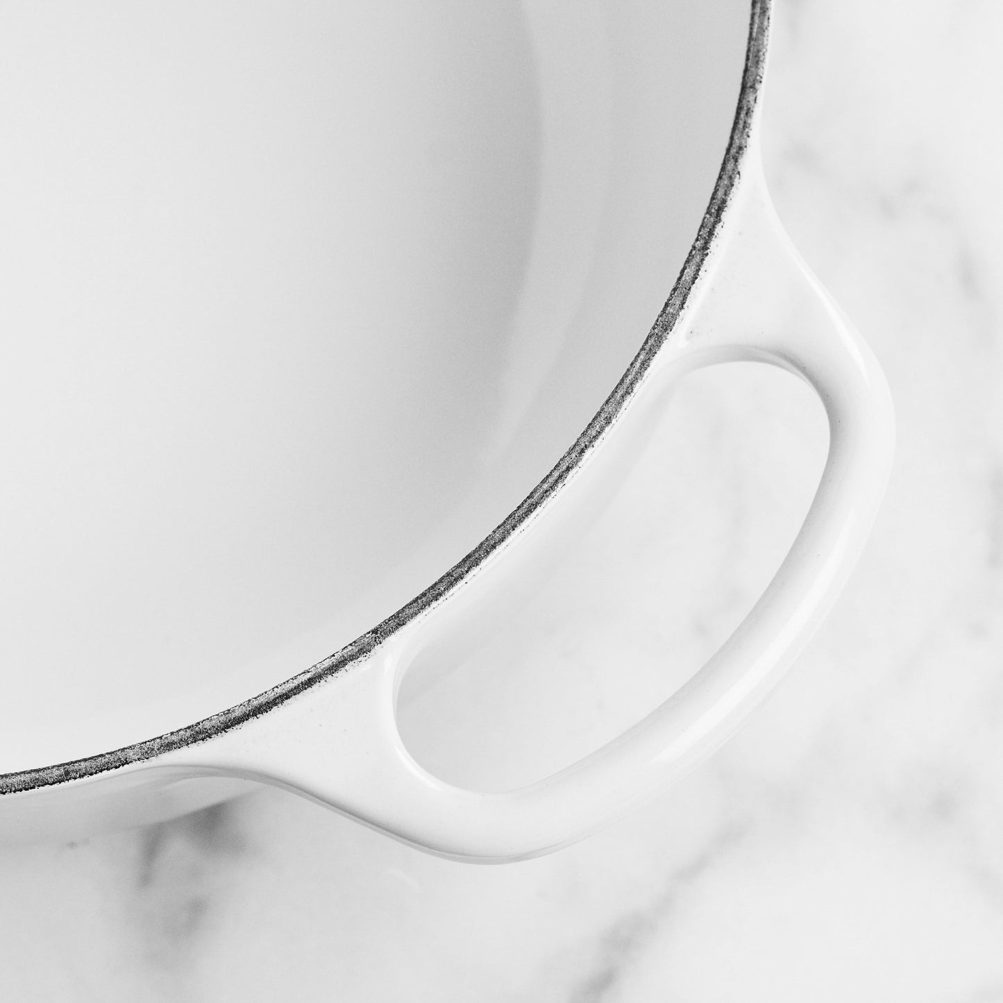 Signature Cast Iron 3.5-quart White Sauteuse Dutch Oven