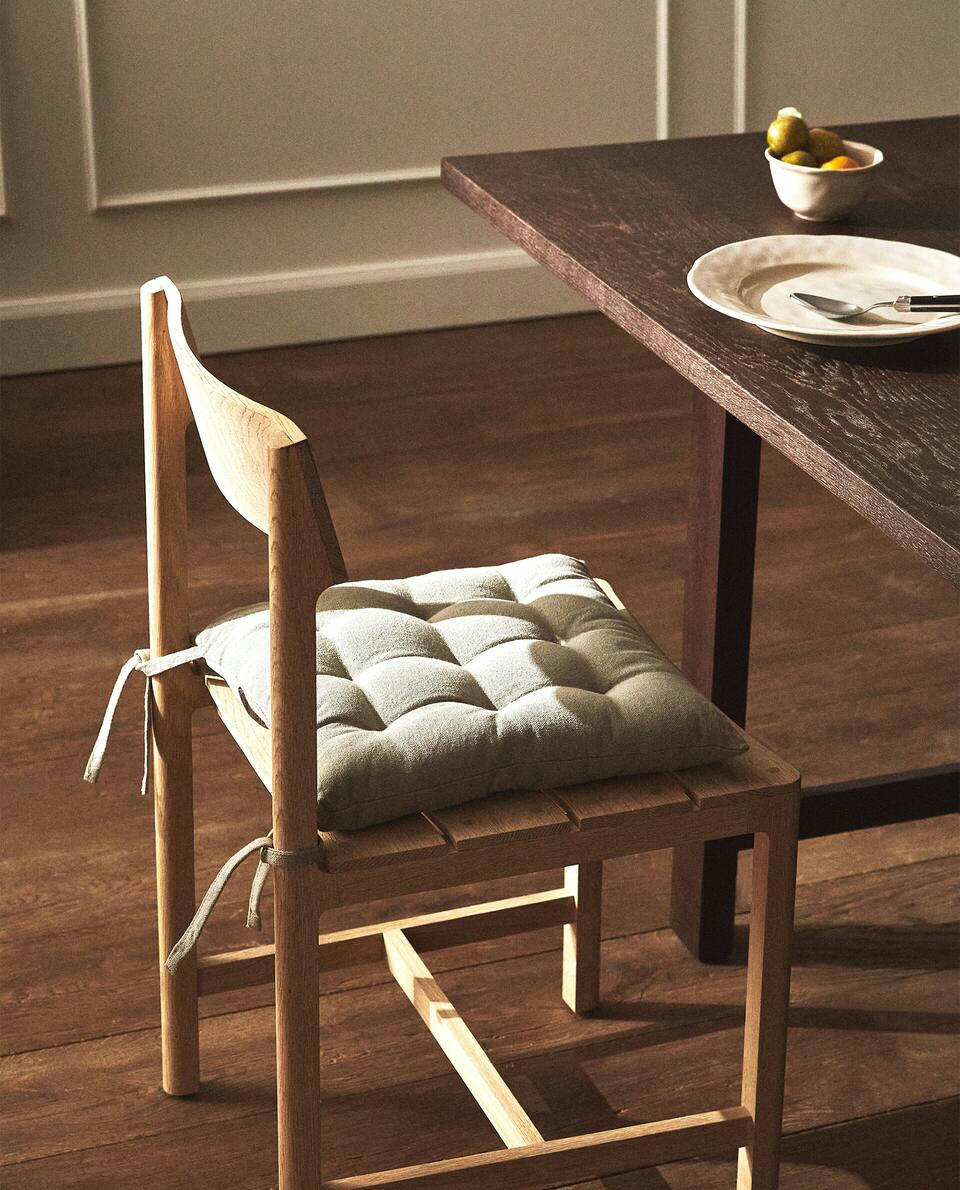 QUILTED CHAIR CUSHION WITH TIES