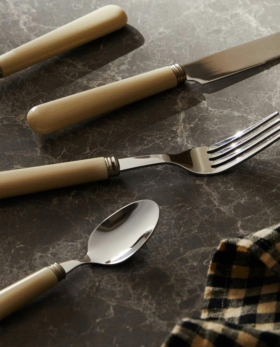 CUTLERY SET WITH HANDLE DETAIL (SET OF 4)