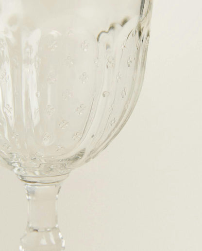 RAISED DESIGN WINE GLASS