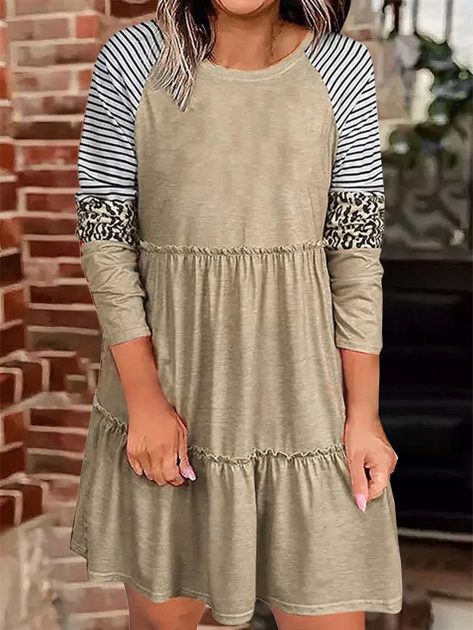 Robe à volants et col ras du cou à manches longues 