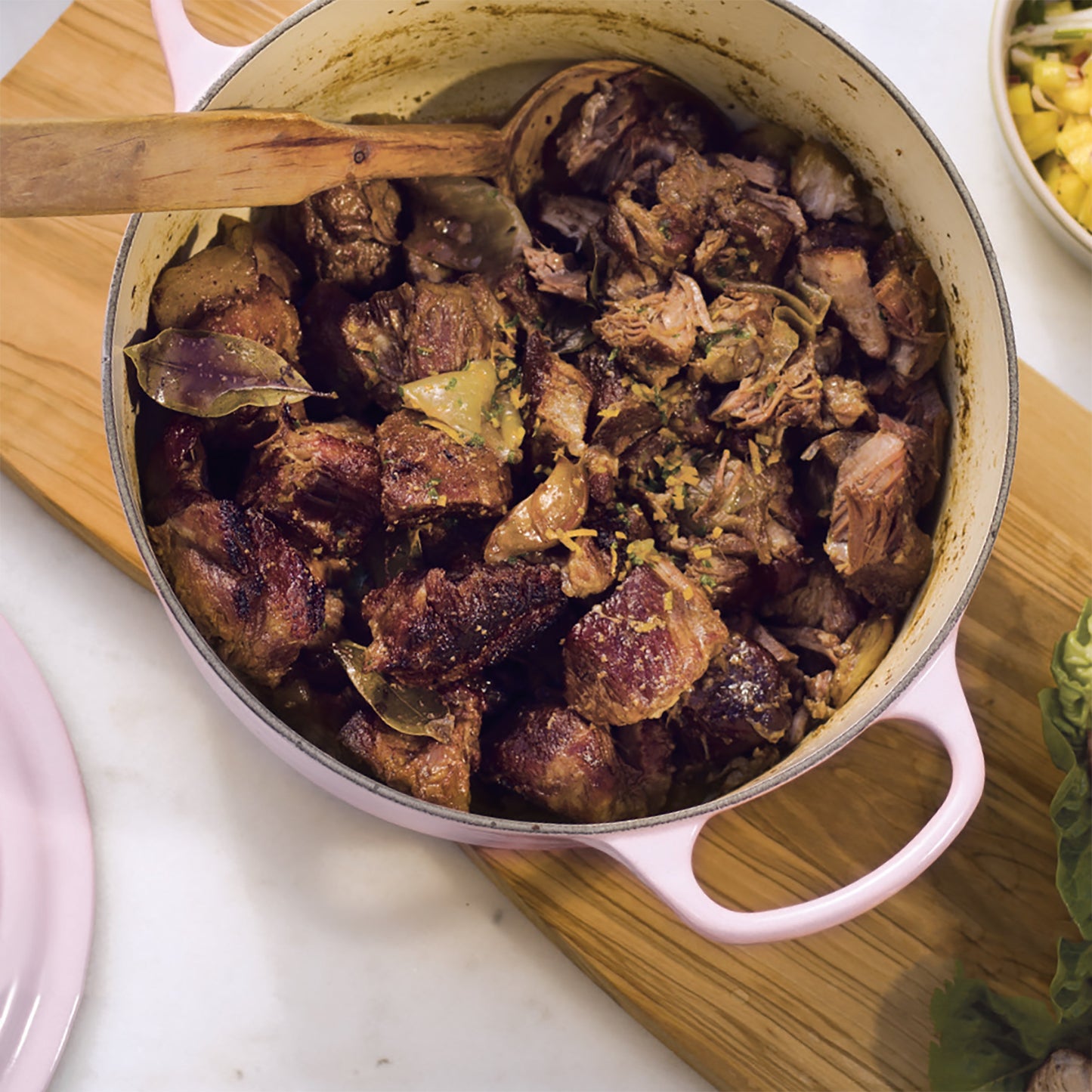 Signature Cast Iron 5.5-quart Shallot Round Dutch Oven