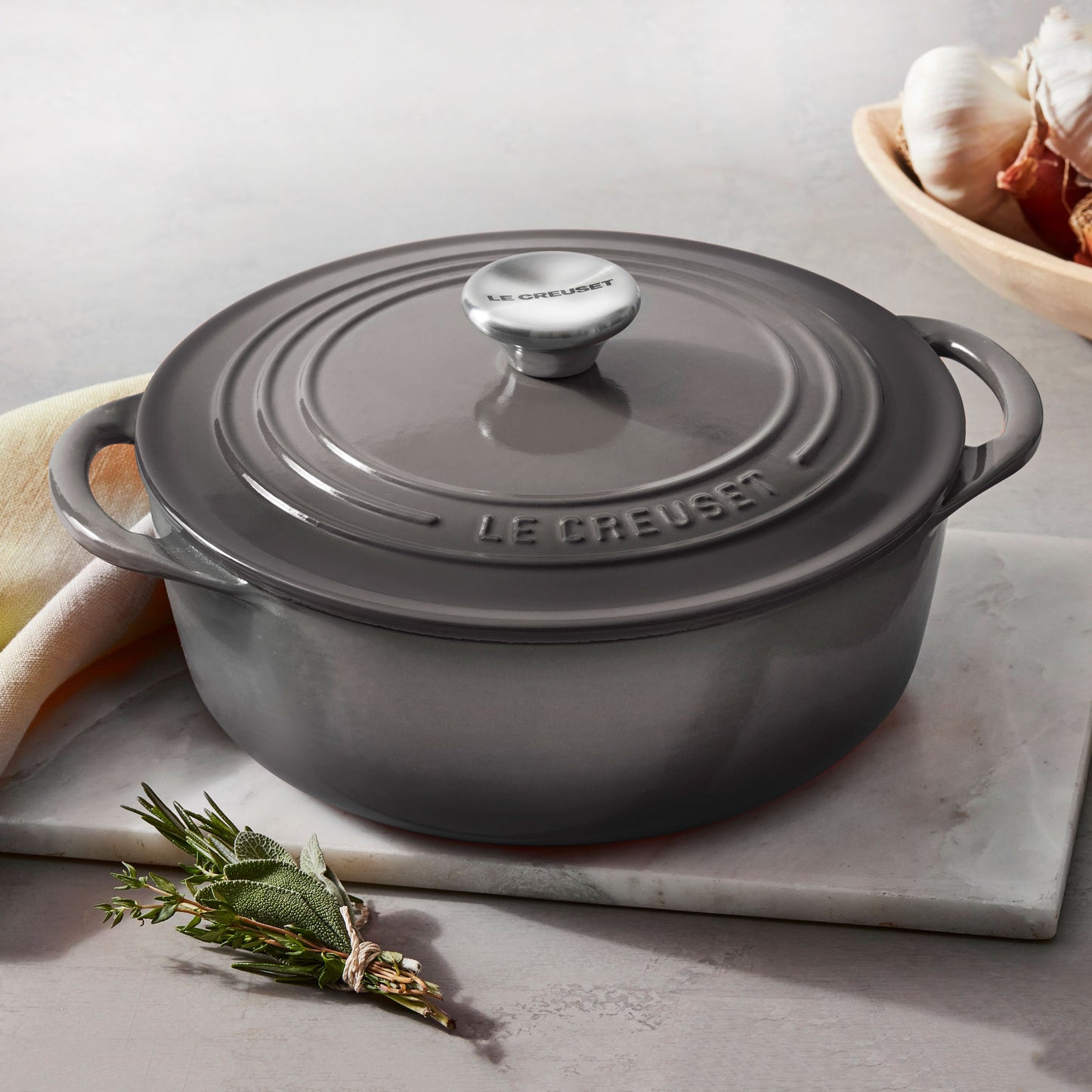 Cast Iron 2.75-quart Oyster Shallow Round Dutch Oven
